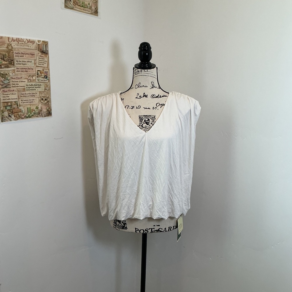 Halara V-Neck Sleeveless Bubble Hem Top White Pleated Shoulder XL New With Tags